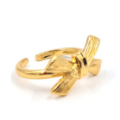 Anillo dorado con diseño de moño