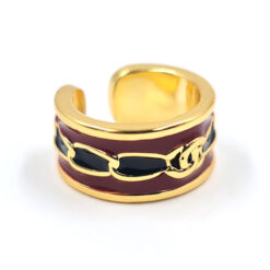 Anillo clásico dorado con rojo y negro