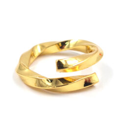 Anillo dorado con diseño abstracto