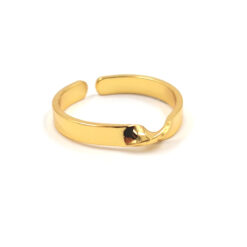 Anillo dorado con detalles cruzados