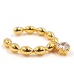 Anillo dorado con detalles en cadena y colgando un corazón