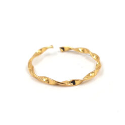 Anillo liso con detalles