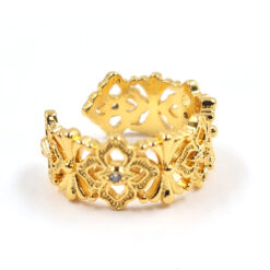 Anillo con diseño de flor real